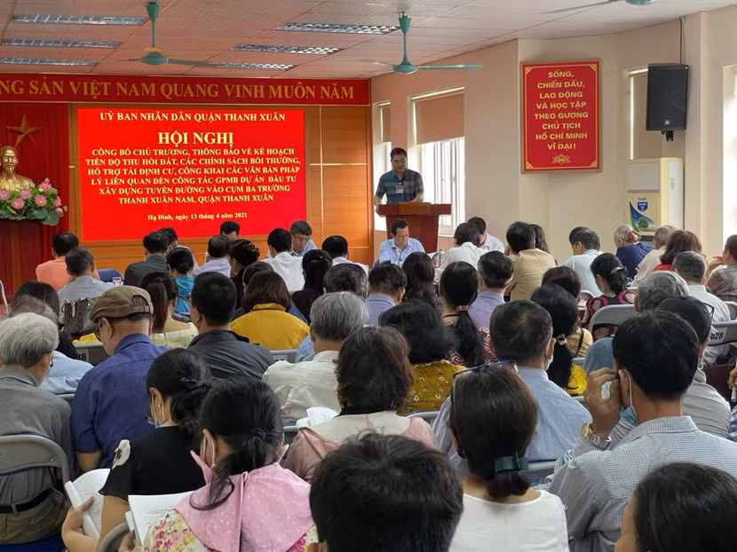 Hội nghị công bố chủ trương, thông báo về kế hoạch tiến độ thu hồi đất, các chính sách bồi thường, hỗ trợ tái định cư, công khai các văn bản pháp liên quan đến công tác giải phóng mặt bằng dự án đầu tư xây dựng tuyến đường vào cụm ba trường Thanh Xuân Nam