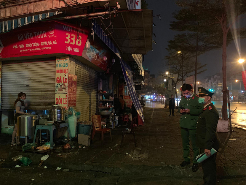 Nhắc nhở hàng quán bán đêm đóng cửa đúng giờ quy định