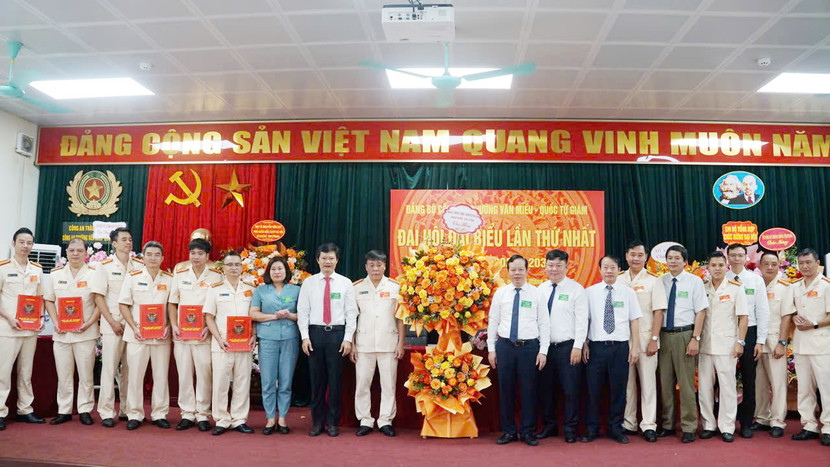Lãnh đạo phường Văn Miếu - Quốc Tử Giám chúc mừng Đại hội Lãnh đạo phường Văn Miếu - Quốc Tử Giám chúc mừng Đại hội