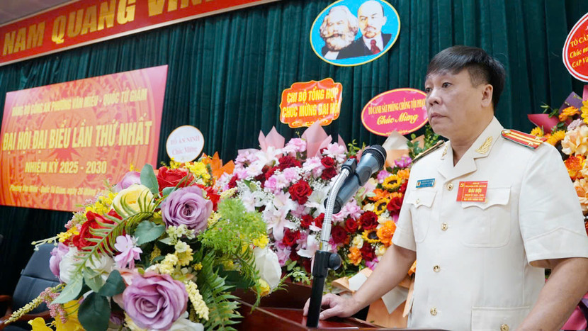 Trung tá Quách Anh Tuấn - Trưởng Công an phường Văn Miếu - Quốc Tử Giám phát biểu tại Đại hội Trung tá Quách Anh Tuấn - Trưởng Công an phường Văn Miếu - Quốc Tử Giám phát biểu tại Đại hội