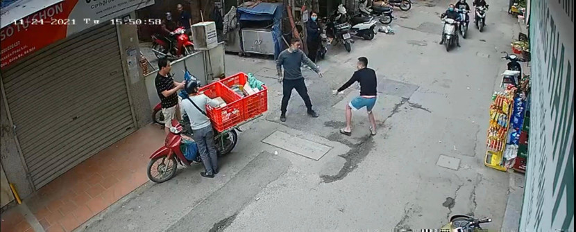 Hình ảnh vụ việc được camera an ninh của nhà dân ghi lại