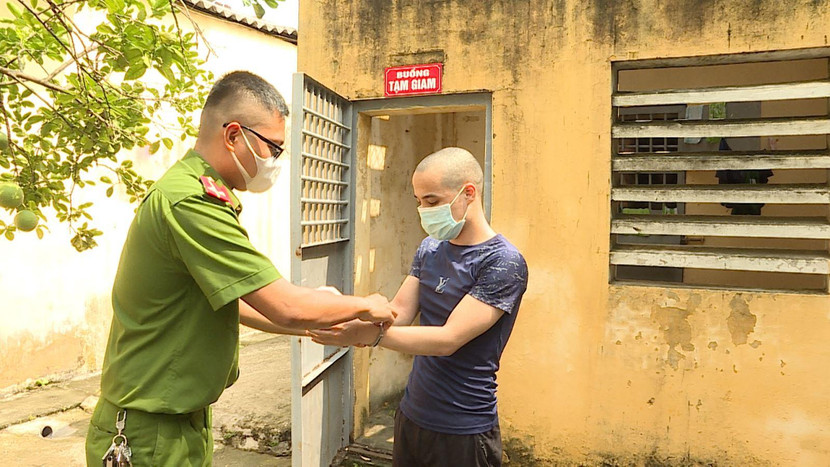 Đói tượng Vũ Xuân Phong bị bắt giữ Đói tượng Vũ Xuân Phong bị bắt giữ