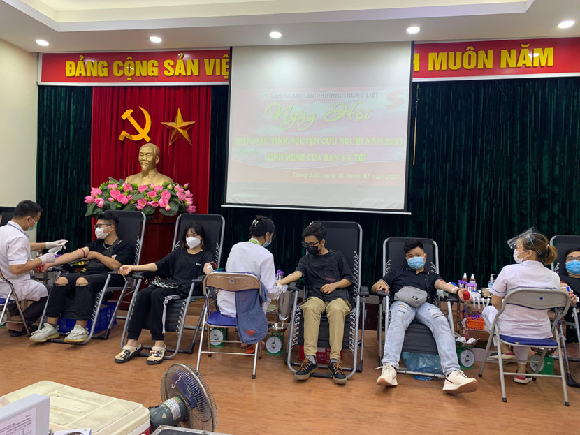 Phường Trung Liệt vận động người dân tham gia hiến máu an toàn