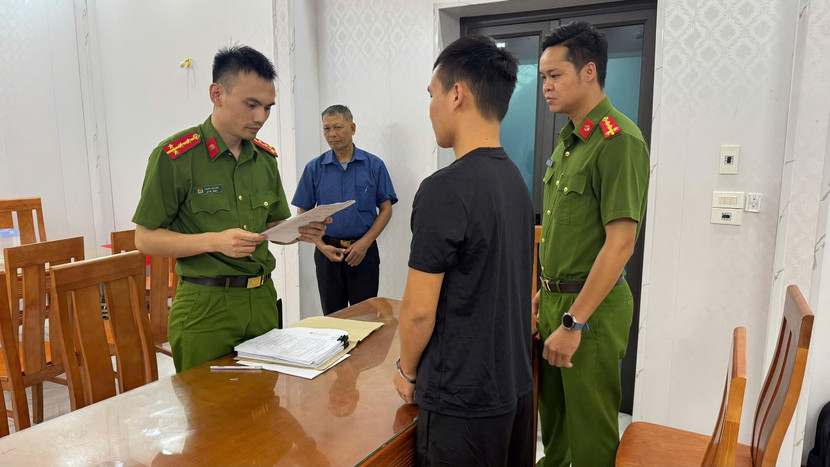 Cơ quan điều tra tống đạt các quyết định tố tụng đối với Trần Văn Đức Cơ quan điều tra tống đạt các quyết định tố tụng đối với Trần Văn Đức