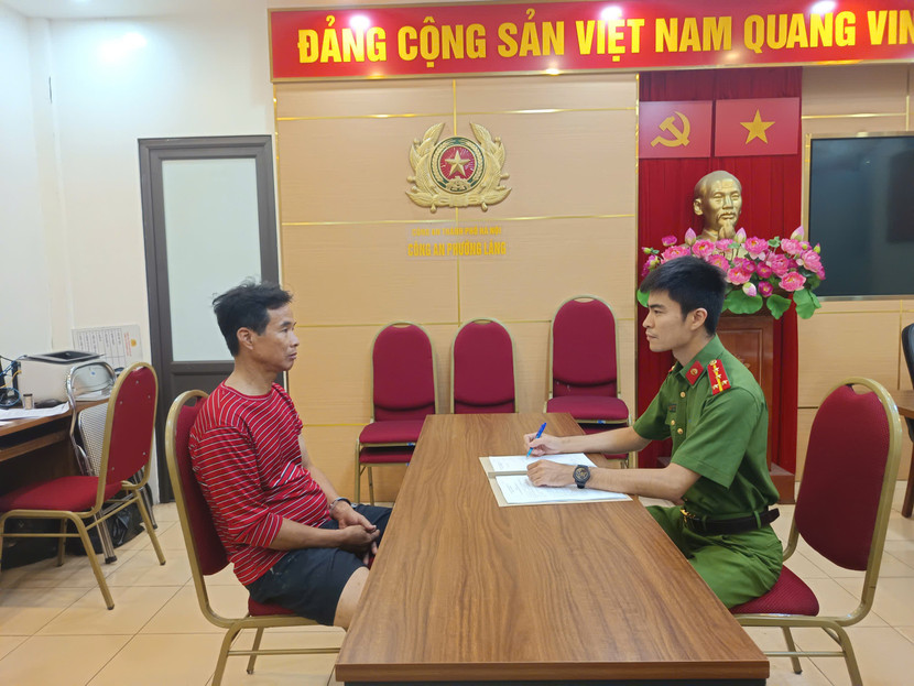 Cơ quan điều tra lấy lời khai của Hoàng Cao Sơn Cơ quan điều tra lấy lời khai của Hoàng Cao Sơn