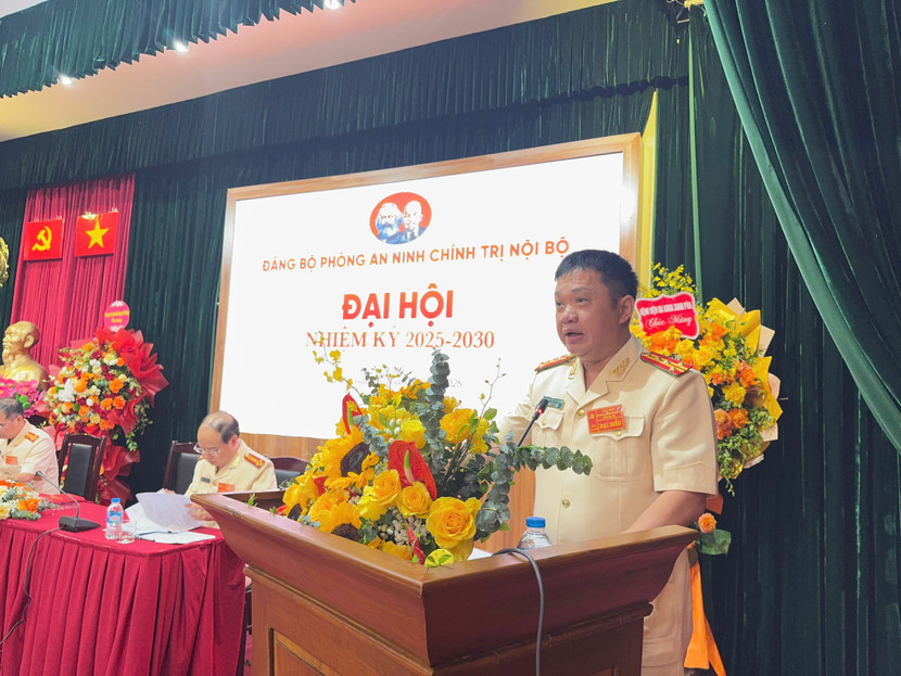 Đại tá Nguyễn Tiến Thắng, Bí thư Đảng ủy, Trưởng Phòng An ninh chính trị nội bộ phát biểu tại Đại hội