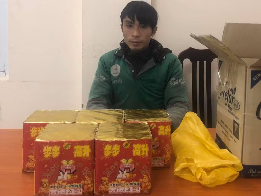 Đối tượng cùng tang vật bị thu giữ