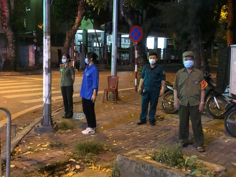 Đêm trắng ở chốt phong tỏa Văn Miếu - Văn Chương ảnh 1