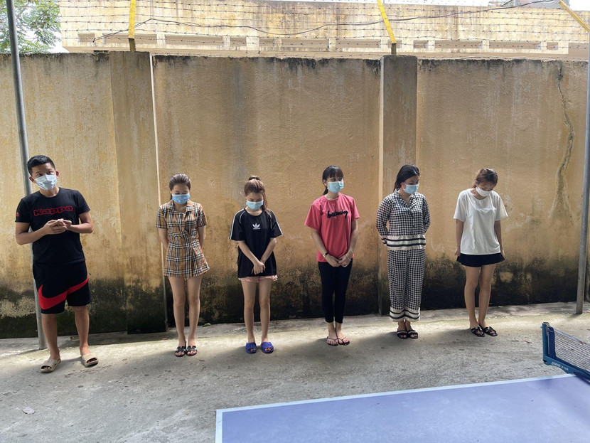 Nhóm nam nữ tụ tập sử dụng ma túy trong khách sạn Nhóm nam nữ tụ tập sử dụng ma túy trong khách sạn