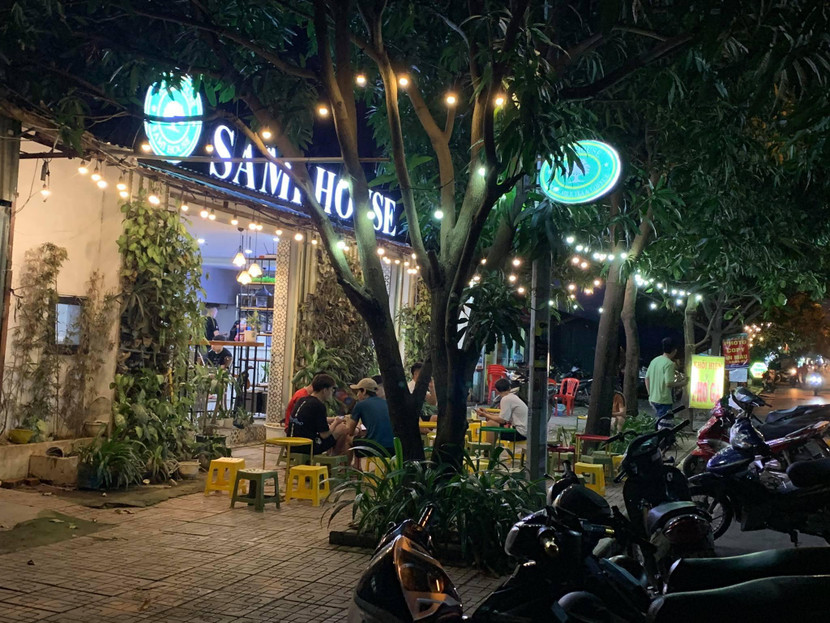 Quán trà chanh Sami House ở khu Nam Cường vẫn đông khách ngồi vỉa hè Quán trà chanh Sami House ở khu Nam Cường vẫn đông khách ngồi vỉa hè