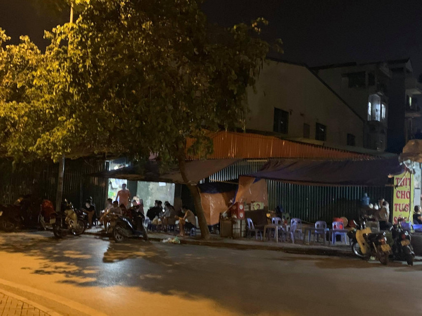 Quán bia, quán đồ ăn vỉa hè quanh đô thị Nam Cường vẫn đông khách Quán bia, quán đồ ăn vỉa hè quanh đô thị Nam Cường vẫn đông khách