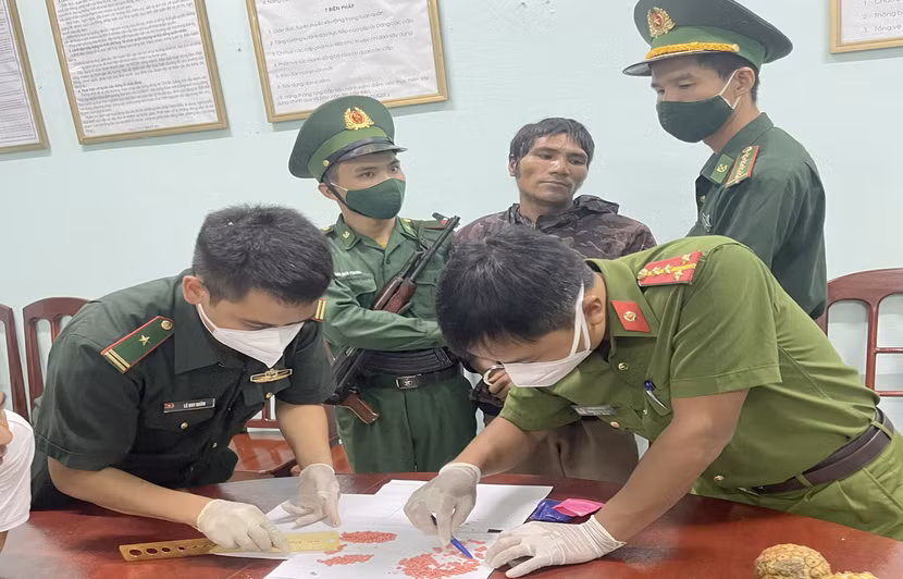 Cơ quan chức năng bắt giữ đối tượng vận chuyển ma tuý