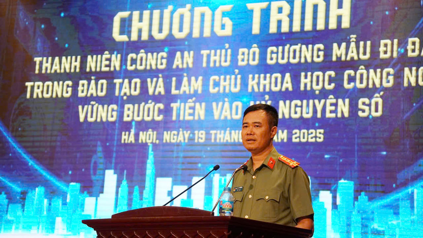 Đại tá Nguyễn Ngọc Quyền - Phó Giám đốc Công an TP Hà Nội phát biểu khai mạc chương trình Đại tá Nguyễn Ngọc Quyền - Phó Giám đốc Công an TP Hà Nội phát biểu khai mạc chương trình