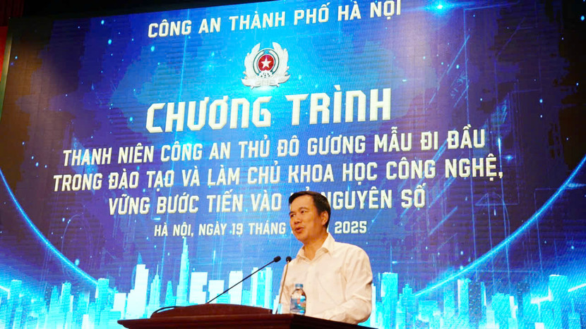 Phó Giáo sư, Tiến sỹ Bùi Thế Duy, Thứ trưởng Bộ Khoa học và Công nghệ truyền đạt chuyên đề “Nâng cao nhận thức, đổi mới tư duy, xác định quyết tâm chính trị mạnh mẽ, quyết liệt, tạo xung lực mới, khí thế mới về phát triển khoa học, công nghệ, đổi mới sáng tạo và chuyển đổi số quốc gia trong thanh niên Công an Thủ đô” Phó Giáo sư, Tiến sỹ Bùi Thế Duy, Thứ trưởng Bộ Khoa học và Công nghệ truyền đạt chuyên đề “Nâng cao nhận thức, đổi mới tư duy, xác định quyết tâm chính trị mạnh mẽ, quyết liệt, tạo xung lực mới, khí thế mới về phát triển khoa học, công nghệ, đổi mới sáng tạo và chuyển đổi số quốc gia trong thanh niên Công an Thủ đô”