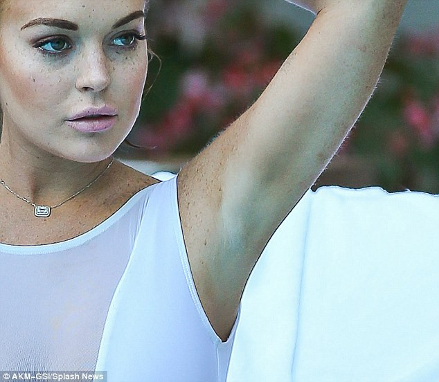 Lindsay Lohan lộ da xuống cấp khi diện áo tắm ảnh 11