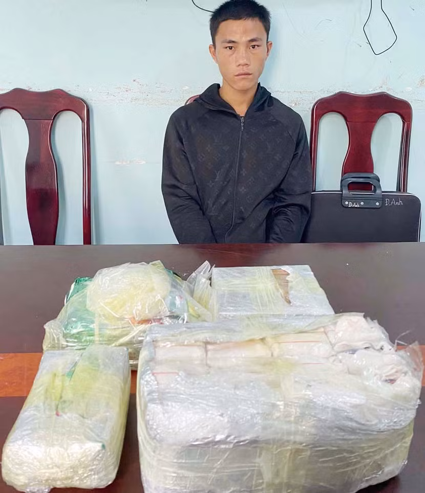 Đối tượng cùng số ma tuý bị thu giữ Đối tượng cùng số ma tuý bị thu giữ