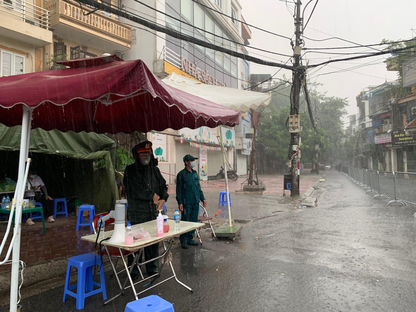 Cơn mưa lớn trút xuống chiều nay