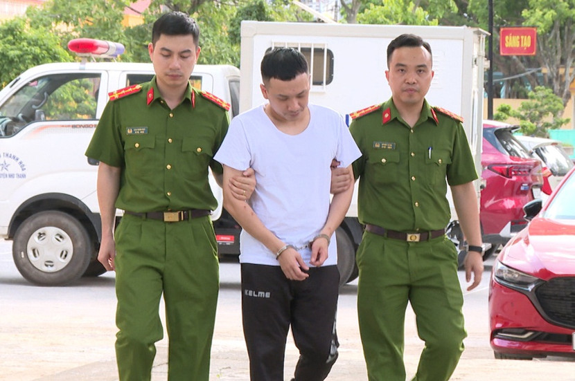 Lê Chung Tài (tức Tài “bu”), con nuôi Tuấn “thần đèn” bị bắt giữ Lê Chung Tài (tức Tài “bu”), con nuôi Tuấn “thần đèn” bị bắt giữ