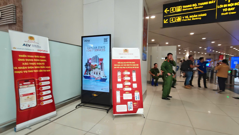 Pano hướng dẫn được đặt tại các vị trí dễ quan sát ở Sân bay Nội Bài