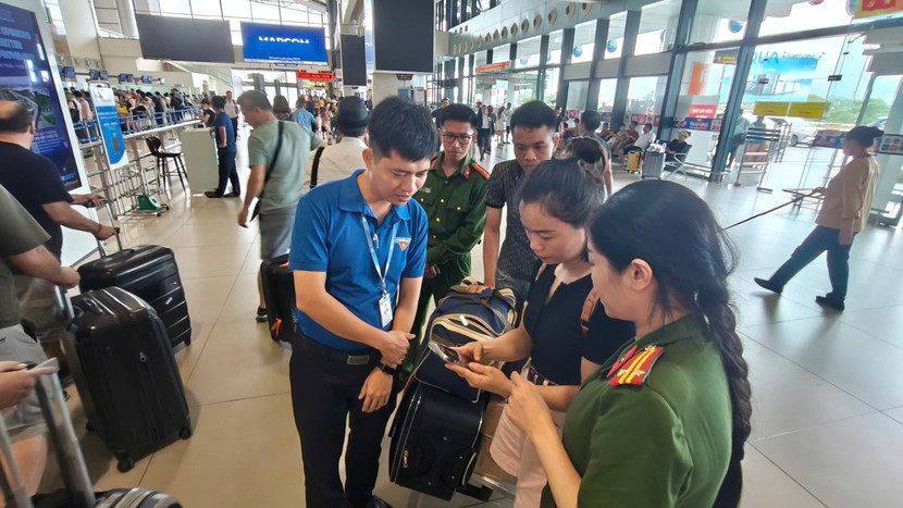 Hướng dẫn người dân sử dụng Ứng dụng VneID để "checkin" và làm thủ tục lên tàu bay