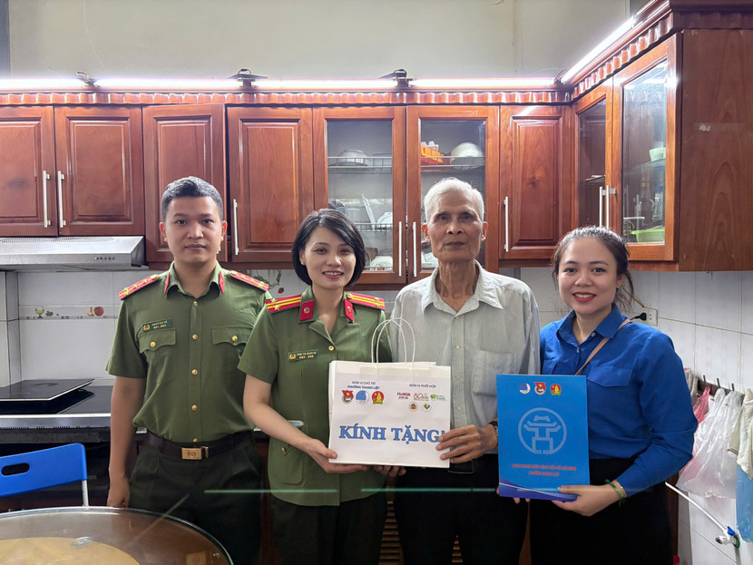 Tuổi trẻ Công an Thủ đô với chuỗi hoạt động đền ơn đáp nghĩa ảnh 2