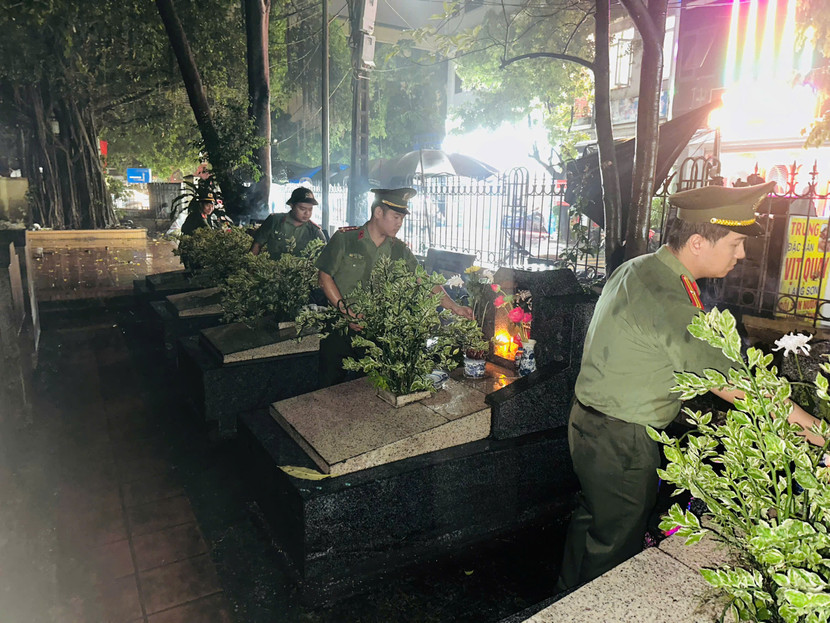 Thắp nén hương thơm tri ân những người đã ngã xuống vì bình yên của Tổ quốc