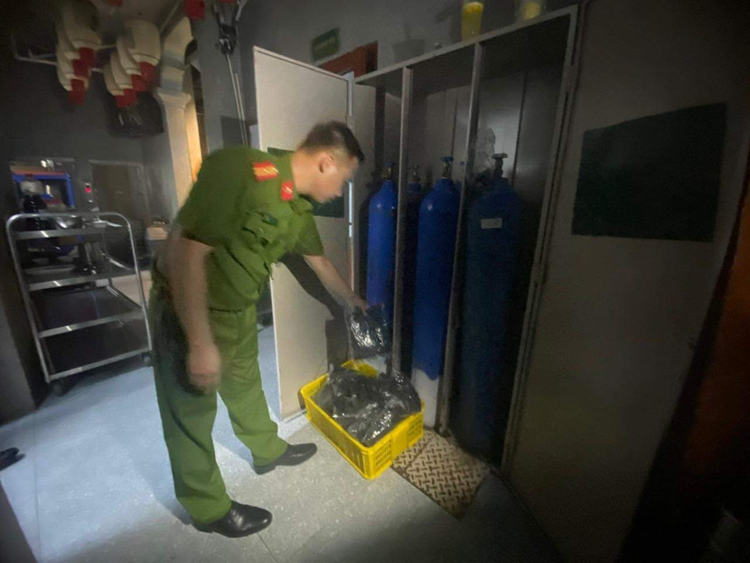 Lực lượng chức năng kiểm tra phát hiện cơ sở kinh doanh bóng cười