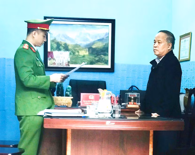 Khởi tố nguyên Chủ tịch UBND huyện Yên Định ảnh 1