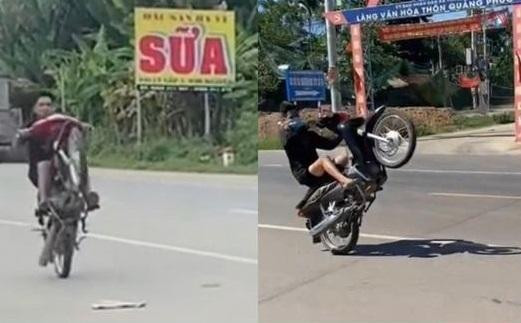 Hình ảnh vi phạm giao thông của 2 nam thanh niên