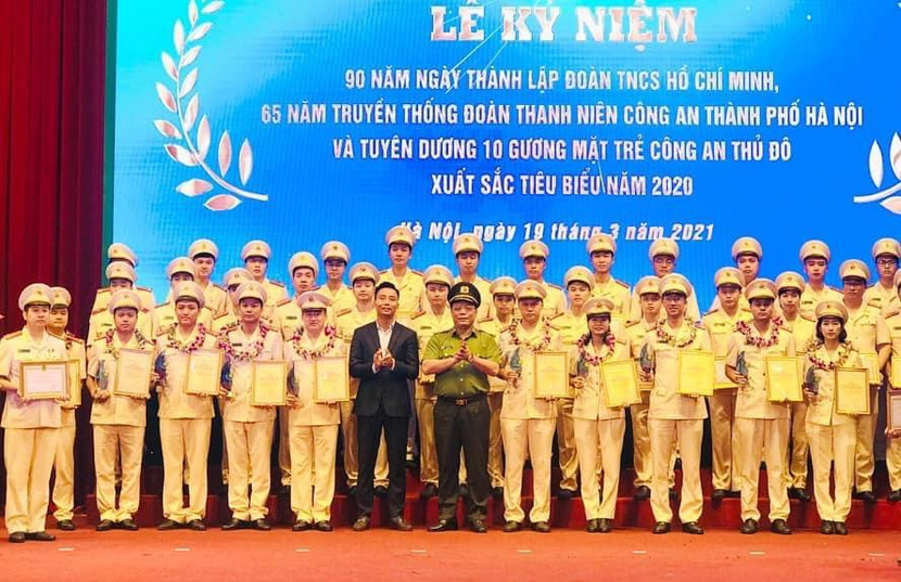 Tuyên dương 10 gương mặt trẻ Công an Thủ đô tiêu biểu Tuyên dương 10 gương mặt trẻ Công an Thủ đô tiêu biểu
