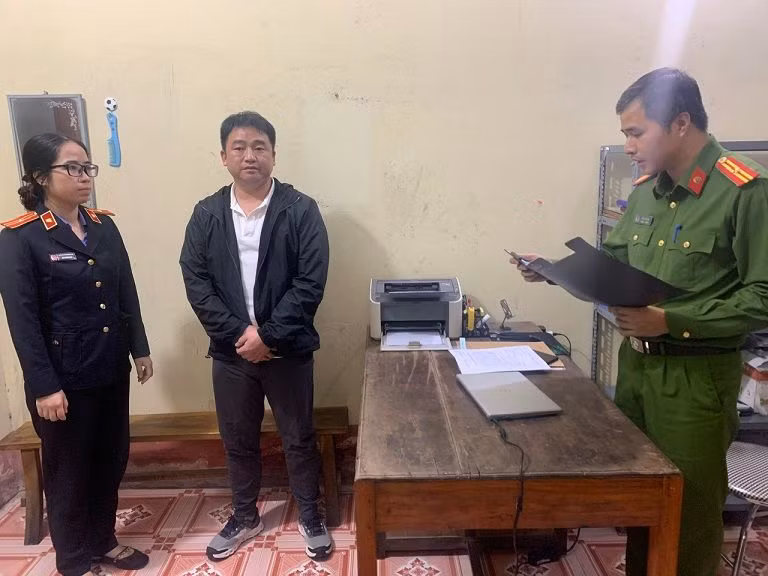 Cơ quan điều tra bắt giữ ZHONG DONGLIANG Cơ quan điều tra bắt giữ ZHONG DONGLIANG