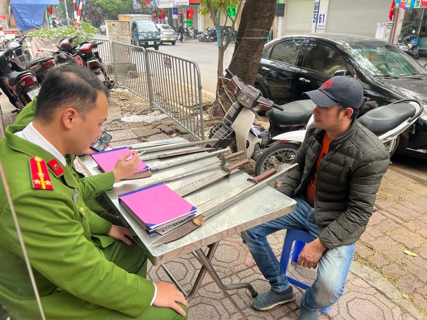 Điểm thu hồi vũ khí vật liệu nổ, công cụ hỗ trợ tại các phường trên địa bàn quận Đống Đa