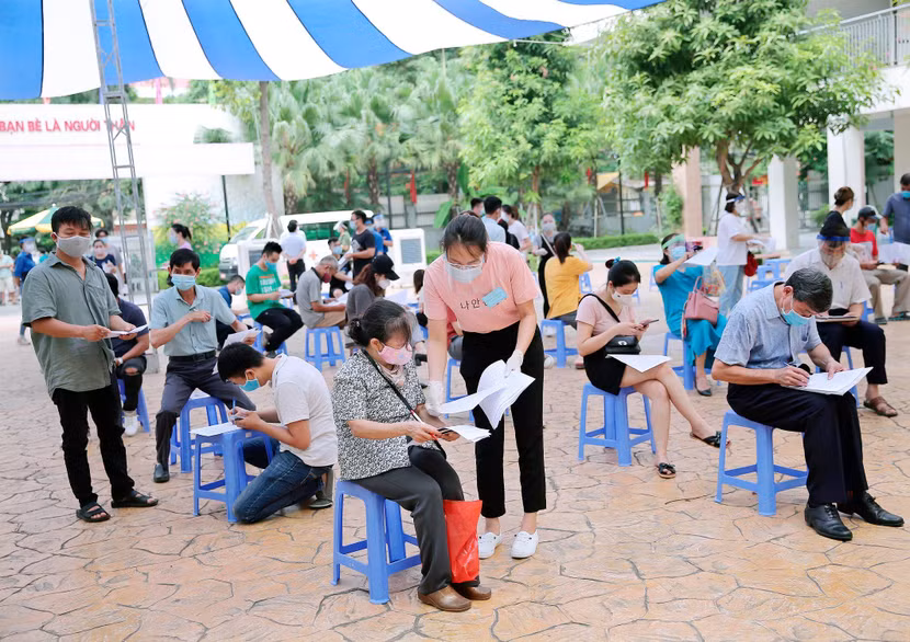 Tiêm vaccine cho người dân tại phường Khương Đình Tiêm vaccine cho người dân tại phường Khương Đình