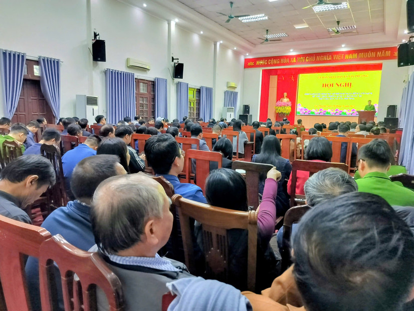 Hội nghị triển khai kế hoạch được đông đảo người dân tham dự, lắng nghe