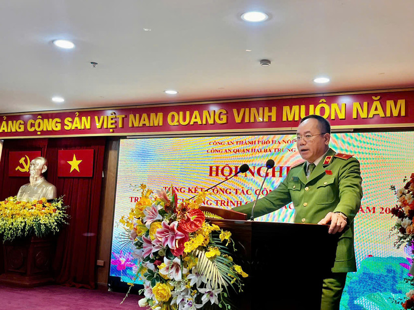 Thiếu tướng Nguyễn Thanh Tùng, Phó Giám đốc CATP Hà Nội ghi nhận, biểu dương những kết quả, thành tích của tập thể CBCS Công an quận Hai Bà Trưng đã đạt được