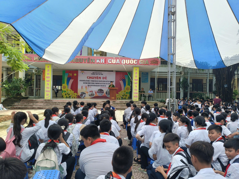 Tuyên truyền những điểm mới của Luật Quản lý, sử dụng vũ khí, vật liệu nổ và công cụ hỗ trợ cho học sinh