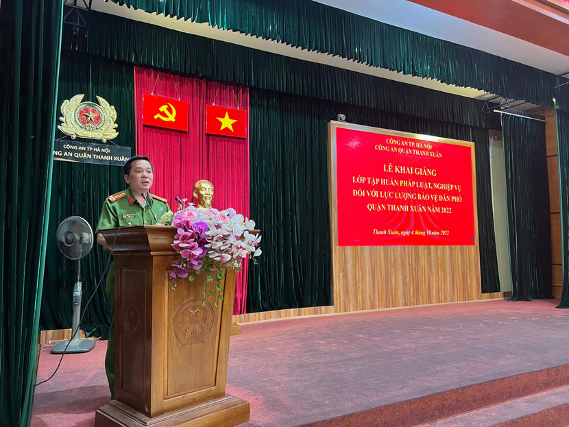 Thượng tá Đinh Tuấn Thành - Trưởng Công an quận Thanh Xuân phát biểu tại lễ khai giảng