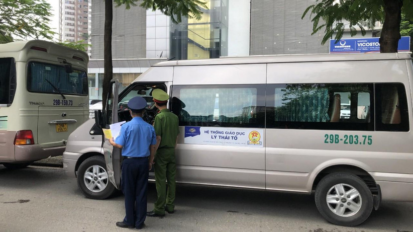 Tổng kiểm tra hoạt động đưa đón học sinh Tổng kiểm tra hoạt động đưa đón học sinh