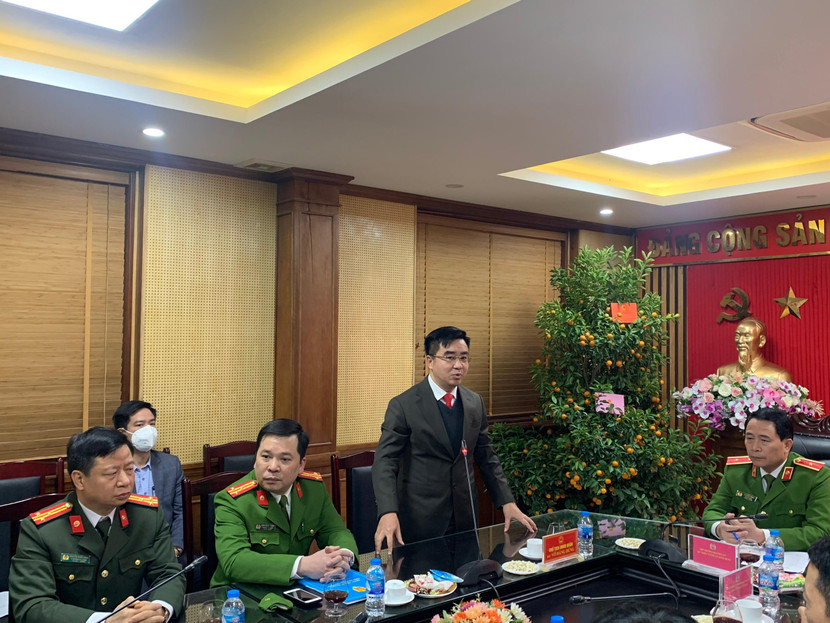 Đồng chí Võ Đăng Dũng - Chủ tịch UBND quận Thanh Xuân báo cáo tình hình kinh tế chính trị xã hội quận Thanh Xuân trong năm 2021 Đồng chí Võ Đăng Dũng - Chủ tịch UBND quận Thanh Xuân báo cáo tình hình kinh tế chính trị xã hội quận Thanh Xuân trong năm 2021