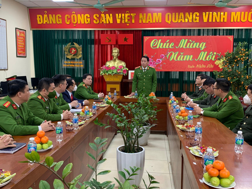 Đồng chí Thứ trưởng gặp mặt chúc tết CBCS Công an phường Thượng Đình Đồng chí Thứ trưởng gặp mặt chúc tết CBCS Công an phường Thượng Đình