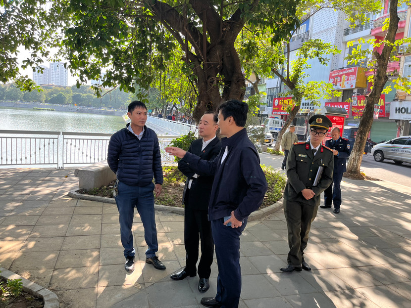 Kiểm tra công tác đảm bảo trật văn minh đô thị tại khu vực hồ Xã Đàn