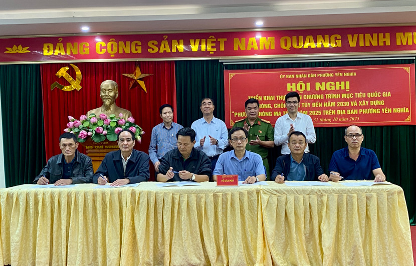 Đại diện 38 tổ dân phố ký cam kết phối hợp thực hiện mục tiêu xây dựng "Phường không ma tuý" năm 2025 Đại diện 38 tổ dân phố ký cam kết phối hợp thực hiện mục tiêu xây dựng "Phường không ma tuý" năm 2025