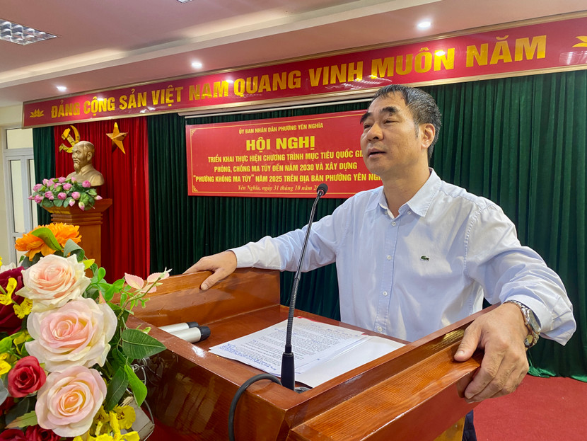 Đồng chí Phạm Văn Chiến, Phó Bí thư Thường trực Đảng uỷ phường phát biểu tại hội nghị Đồng chí Phạm Văn Chiến, Phó Bí thư Thường trực Đảng uỷ phường phát biểu tại hội nghị