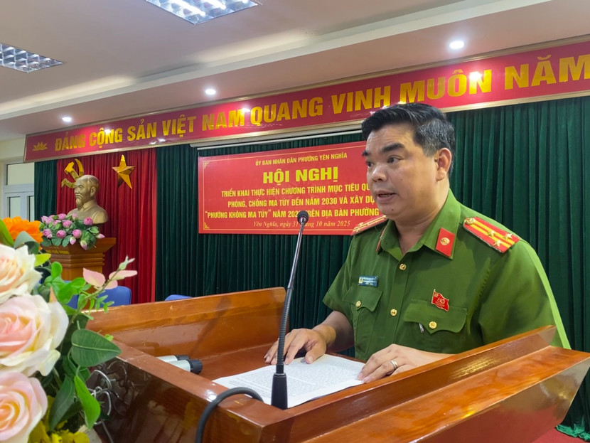 Thượng tá Nguyễn Minh Khang, Trưởng Công an phường Yên Nghĩa phát biểu tại hội nghị Thượng tá Nguyễn Minh Khang, Trưởng Công an phường Yên Nghĩa phát biểu tại hội nghị