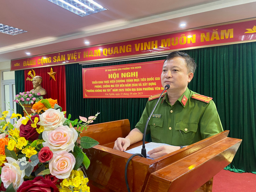 Trung tá Nguyễn Trung Kiên, Phó Trưởng Công an phường Yên Nghĩa báo cáo thực trạng công tác phòng chống ma tuý trên địa bàn phường Trung tá Nguyễn Trung Kiên, Phó Trưởng Công an phường Yên Nghĩa báo cáo thực trạng công tác phòng chống ma tuý trên địa bàn phường