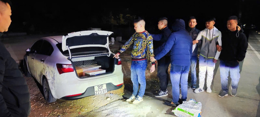 Lực lượng chức nâng phát hiện đối tượng đang vận chuyển pháo hoa nổ