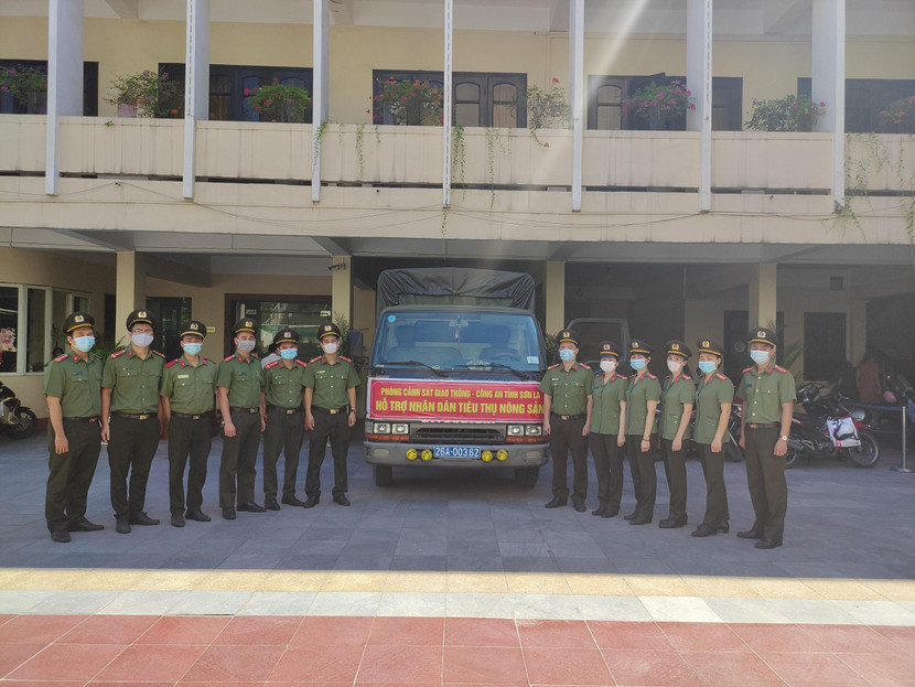 Lực lượng An ninh quận Đống Đa tích cực hoạt động chia sẻ với cộng đồng