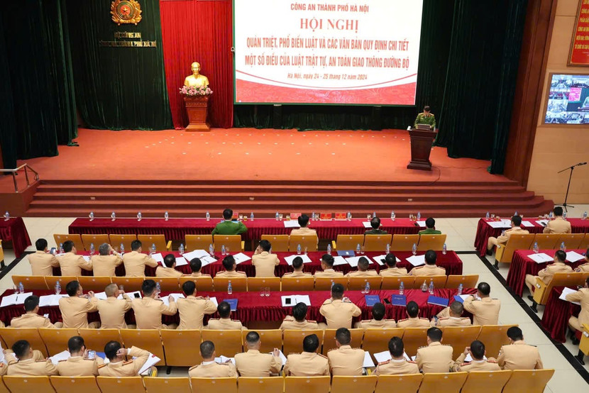 Toàn cảnh lớp tập huấn Luật Trật tự an toàn giao thông đường bộ và các văn bản quy định chi tiết cho cán bộ, chiến sĩ thuộc các đơn vị của CATP