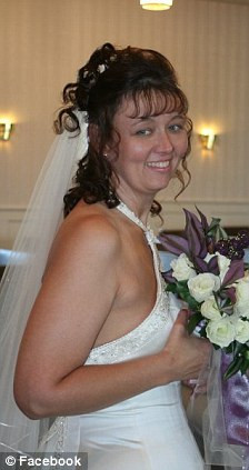 Người đàn bà mất nết gạ gẫm quan hệ với thiếu niên ảnh 1