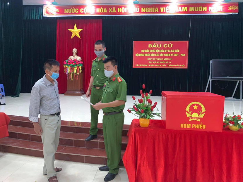 Lực lượng Công an phối hợp chặt chẽ với cán bộ cơ sở trong công tác đảm bảo an ninh trật tự ngày bầu cử